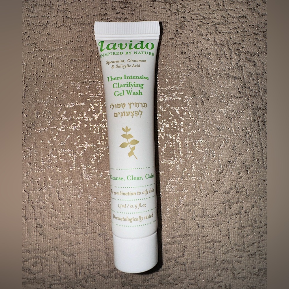 lavido THERA INTENSIVE OIL CONTROL
CLARIFYING GEL WASH
Replenish/Nourish/Protect